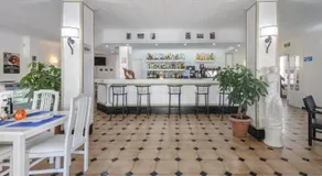 Apartamentos San Antonio Beach - Image 5