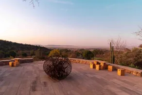 Urban Oasis-serene ✨self checkin & scenic views🌄 - Image 4