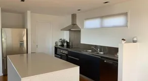 Modern executive house stunning views over Hobart - Image 3