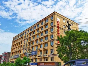 Pioneer·E-Sports Hotel (Ji'an Railway Station Jinggangshan University Branch) - Image 2