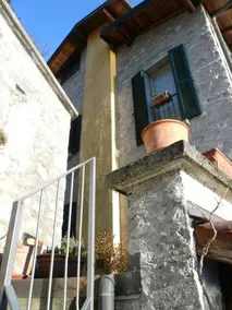 2 Lake view apartments near Lugano - Image 1