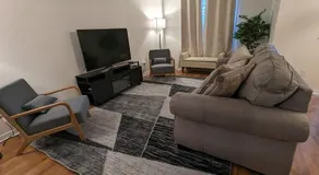 Adorable 4 bed,3 bath house - Image 2