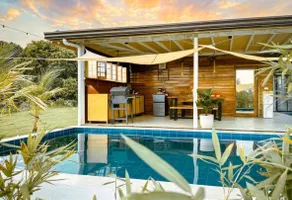 Sundown Farm Stay | Mahogany Villa with Pool - Image 4