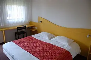 Village Hotel - Image 2