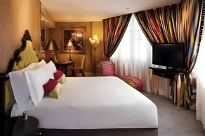 The Scarlet Singapore - Image 2