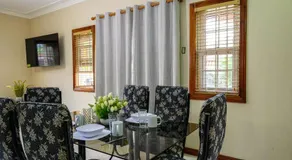 Townhouse Near AC Hotel - Pool - Kingston - Image 4