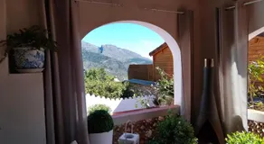 Les Penyetes Boutique Bed and Breakfast - Image 2