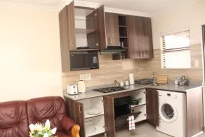 Clean | Cozy renovated studio/wFree Wi-Fi, parking - Image 5