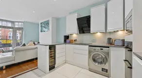 Hampstead Opulence Apartment - Luxurious Split Level Property - Image 4