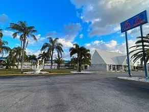 Motel 6 Englewood - Image 5