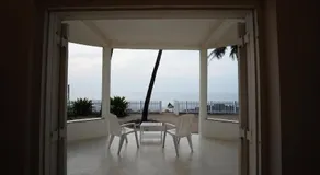 Beach at the White House - Image 4