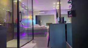 Up Motel - Image 3
