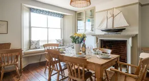 Shore View, Aldeburgh - A lovely Seafront House on famous Crag Path with uninterrupted Beach Views - Aldeburgh Coastal Cottages - Image 3