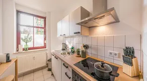 LeHaStays - Apartment Buckau 13 I Küche I WLAN I SmartTV I Innenhof - Image 4