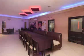 Flagship Hotel Bubbles - Image 3