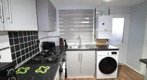 Central Modern House, Greenhithe - Image 5