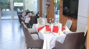 Skycity Hotel - Image 5