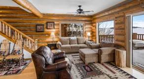 Kings Cabin: Stunning 3-bedroom retreat on Hebgen Lake, 16 mins from Yellowstone. - Image 2
