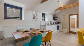 Waterside Apartment - Image 4