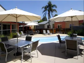The Lakes Apartments - Image 2