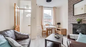 Beautiful 2 Bed House, South Belfast. 7 Minutes city centre. - Image 2