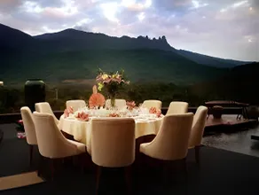 Qixian Yaochi Conifer Spring Resort - Image 3