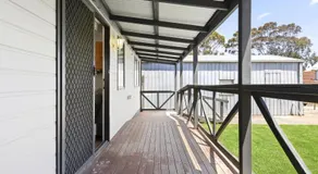 Spacious 2-Bedroom with Private Parking Access - Image 5