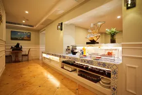 London Hotel - Image 5