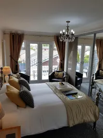 Bojangles Guest House - Image 2