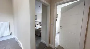 Newbuild, 3 Bedroom house with free parking - Image 2