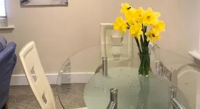 Central 2 Bed 2 Bathrooms Ground Floor Apartment with Parking - Image 4