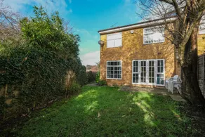 4 Bedroom Family House with Parking and Garden - Image 5
