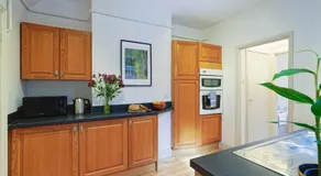 Cosy 1-Bed Escape with Free Parking - At Hem - Image 2