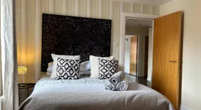 Large 2 bedroom 2 bathroom x6 person city center apartment with free underground parking - Image 2