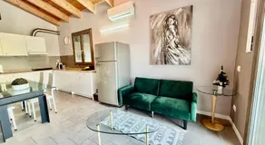 Polly house - Image 2