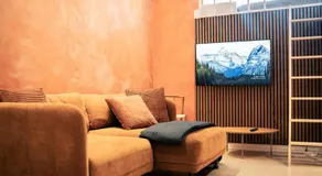 Spacious Green Apartment With Amazing Loft - Image 3