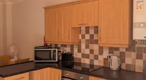 2 bedroom house Admiral Court - Image 3