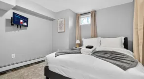Vintage 2BR apt in Boston with Free Parking - Image 2