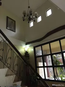 Darunday Manor - Image 2