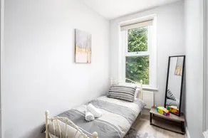 Enfield Town - Modern 3 Bedroom Serviced Apartment GRB - Image 1