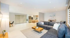 7 Royal Family Kensington 4BR 2BTH - Image 2