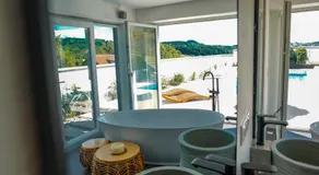 Weingut Holler Chalet - Image 2