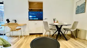 Stylish private-entrance studio with bath and shower near Nijmegen Centre and Arnhem Zuid - Image 3