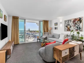 The Top Deck Retreat Ballina - Image 2
