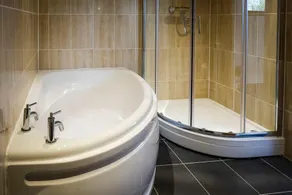 The R Inn Hotel - Image 3