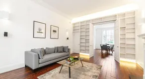 Elegant Two-Level Kensington Apartment - Image 2