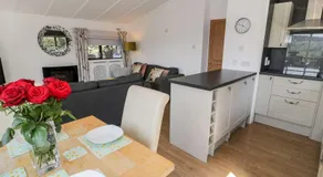 Summertime Lodge - Image 3