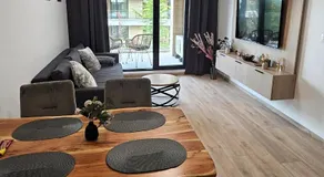 Luxury 2 Room Flat Free Parking, Pool and WiFi - Image 5