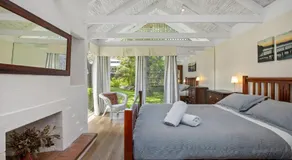 Wisteria Cottage on the Lagoon/Beach - Image 2