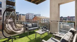 The Bell Suite by Prime Stays - Stylish 2 Bedroom in City Centre With Balcony & Gated Parking - Image 3